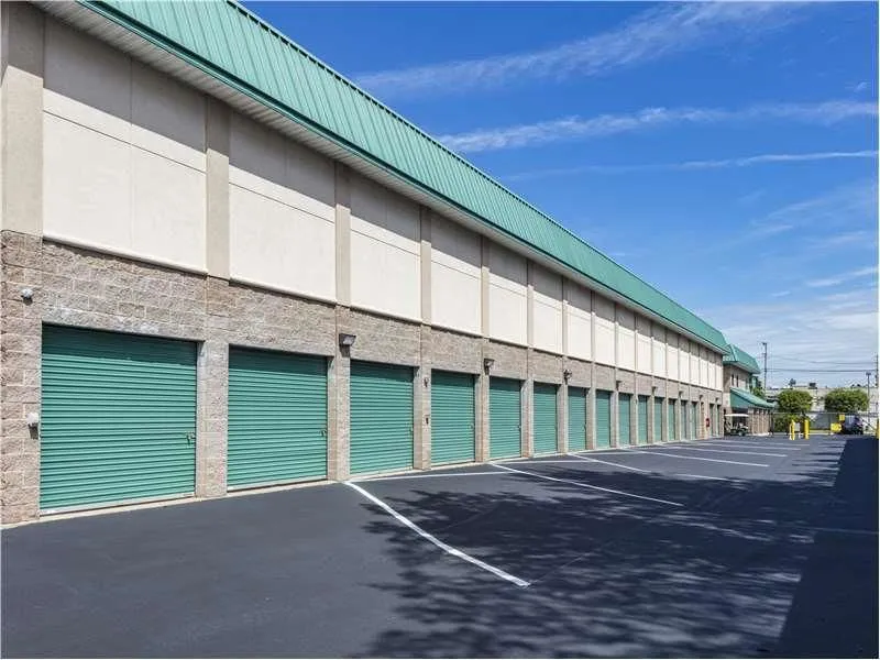 Business 1 image EXTRA SPACE STORAGE