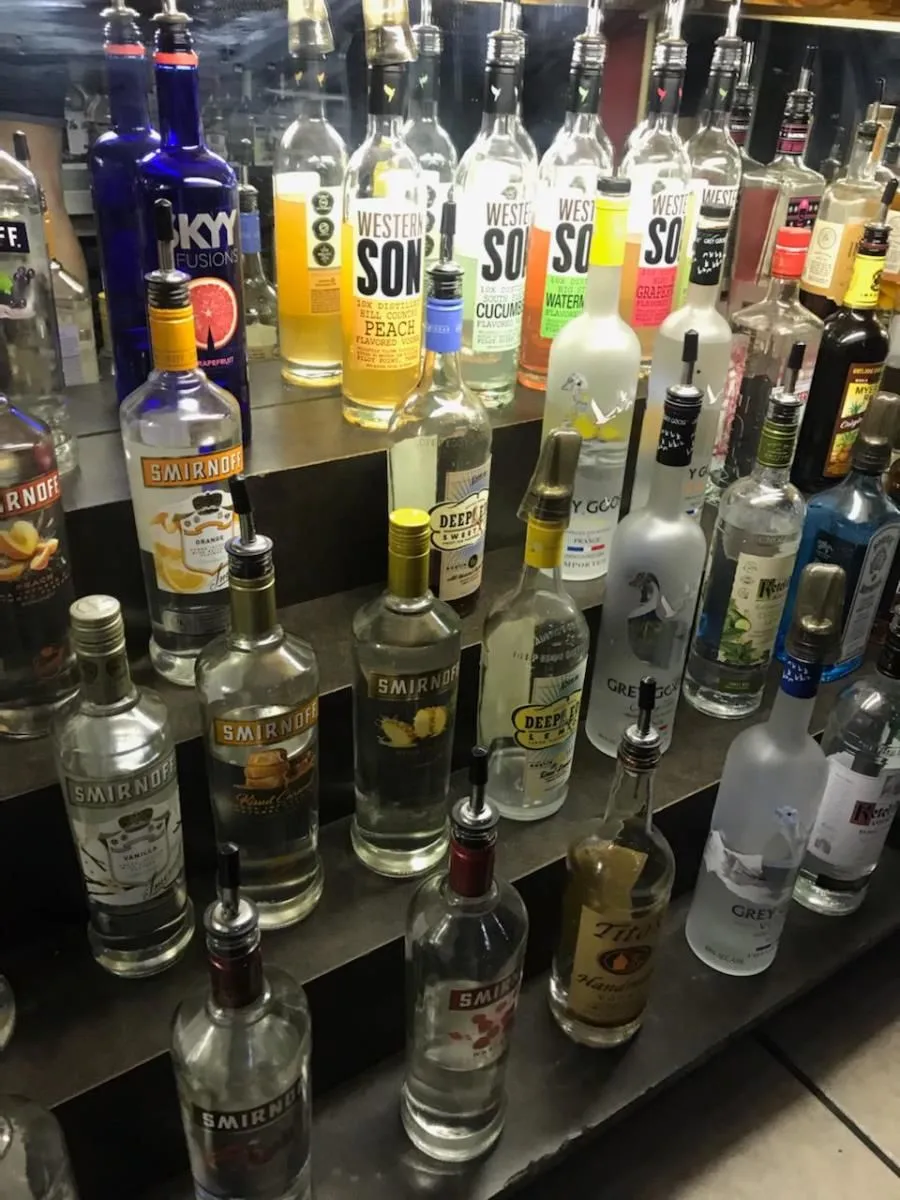 Business 4 image HIGH 5 GRILLE