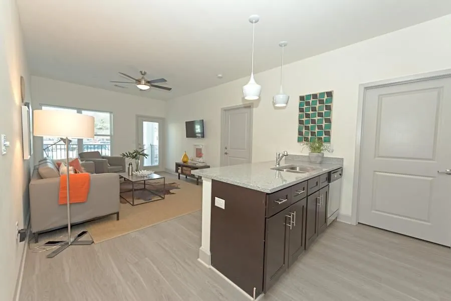 Business 17 image MIDTOWN SAM HOUSTON APARTMENTS