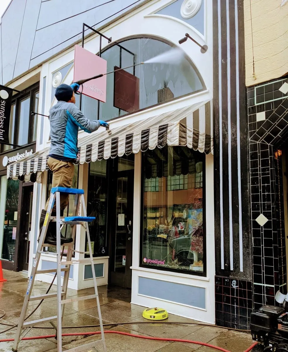 Business 42 image EAGLE WINDOW CLEANING